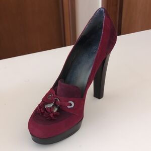 Stuart Weitzman Burgundy Heeled Suede Tassel Loafers